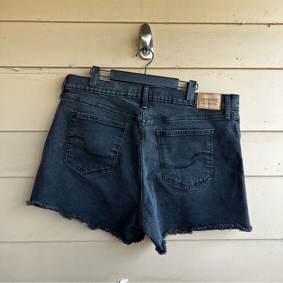 Signature by Levi Strauss Black High Rise Jean Shorts - Size 18 - Picture 5 of 5
